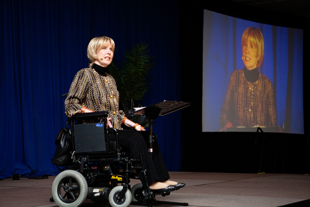 Joni Eareckson Tada en conferencia