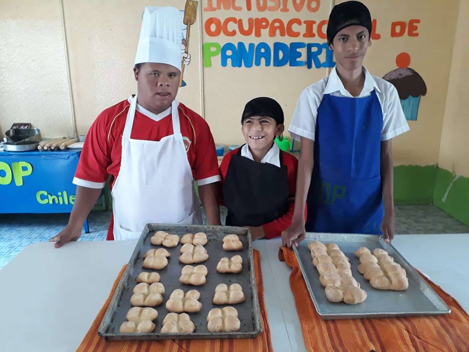 37922117_1830810520299033_325078463952191488_n (1)